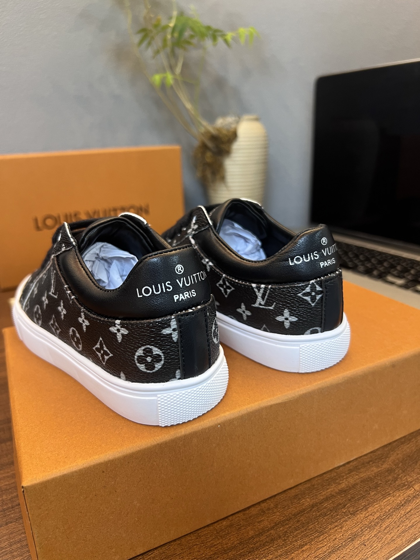 Children's shoes child